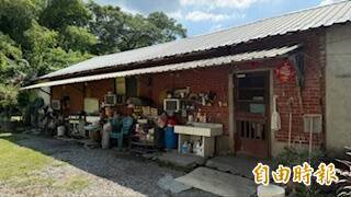 谢妇目前栖身的砖房。(记者颜宏骏摄) 谢妇目前栖身的砖房。(记者颜宏骏摄)