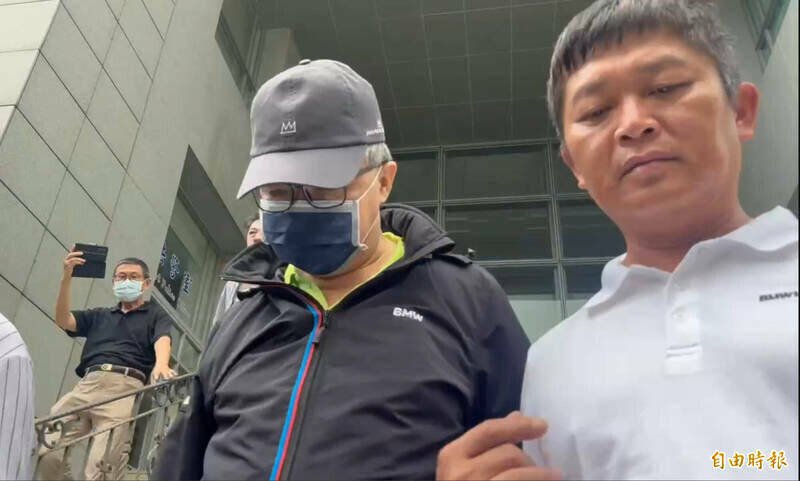 苏俊仁涉台盐绿能案,法院裁定自9月28日起延押2月并禁止接见通信,他声称罹患黄斑部病变恐失明声请保外就医,台南高分院认可戒护就医,驳回抗告。(资料照) 苏俊仁涉台盐绿能案,法院裁定自9月28日起延押2月并禁止接见通信,他声称罹患黄斑部病变恐失明声请保外就医,台南高分院认可戒护就医,驳回抗告。(资料照)