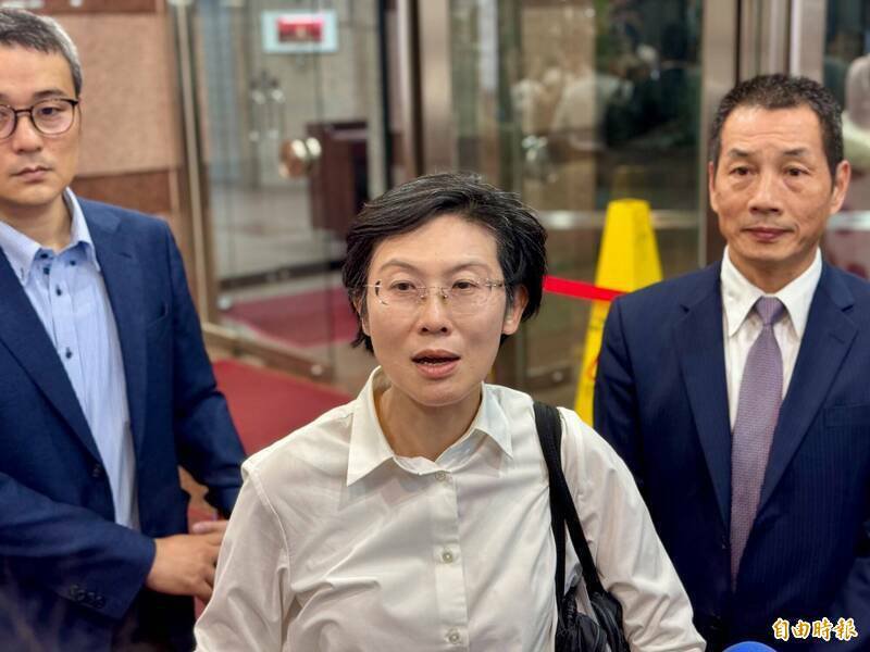 立委林岱桦今(15日)晚出席民进党廉政委员会,强调她尊重司法并配合厘清事实。(记者陈政宇摄) 立委林岱桦今(15日)晚出席民进党廉政委员会,强调她尊重司法并配合厘清事实。(记者陈政宇摄)
