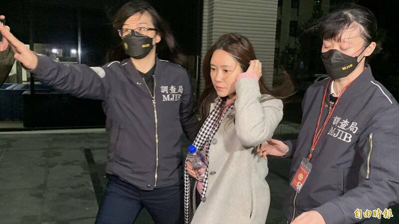 民进党籍台北市议员陈怡君涉诈领助理费及收贿案,今(20)日在士林地院出庭时坦承错误,表示「不该收任何钱」,并强调未意识到有对价关系。(资料照) 民进党籍台北市议员陈怡君涉诈领助理费及收贿案,今(20)日在士林地院出庭时坦承错误,表示「不该收任何钱」,并强调未意识到有对价关系。(资料照)