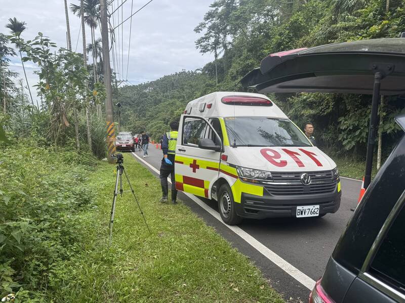 警消人员上午在台3线309.5公里处附近山区搜寻。(警方提供) 警消人员上午在台3线309.5公里处附近山区搜寻。(警方提供)