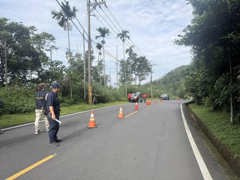 傅男将高龄老母尸体丢弃在嘉义县山区。(警方提供) 傅男将高龄老母尸体丢弃在嘉义县山区。(警方提供)