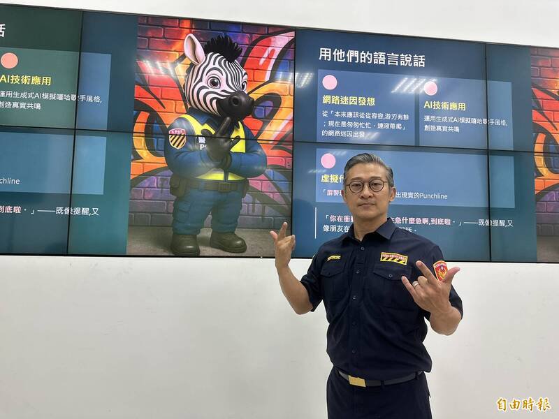 屏东县政府警察局交通警察队23日发表「从容也很real」交通安全宣导歌曲,队长谢志鸿强调,将让这首歌成为真正「走进校园、进入生活」的行动作品。(记者罗欣贞摄) 屏东县政府警察局交通警察队23日发表「从容也很real」交通安全宣导歌曲,队长谢志鸿强调,将让这首歌成为真正「走进校园、进入生活」的行动作品。(记者罗欣贞摄)