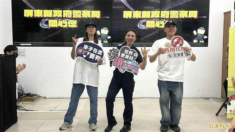 屏东县政府警察局交通警察队发表「从容也很real」交通安全宣导歌曲。(记者罗欣贞摄) 屏东县政府警察局交通警察队发表「从容也很real」交通安全宣导歌曲。(记者罗欣贞摄)