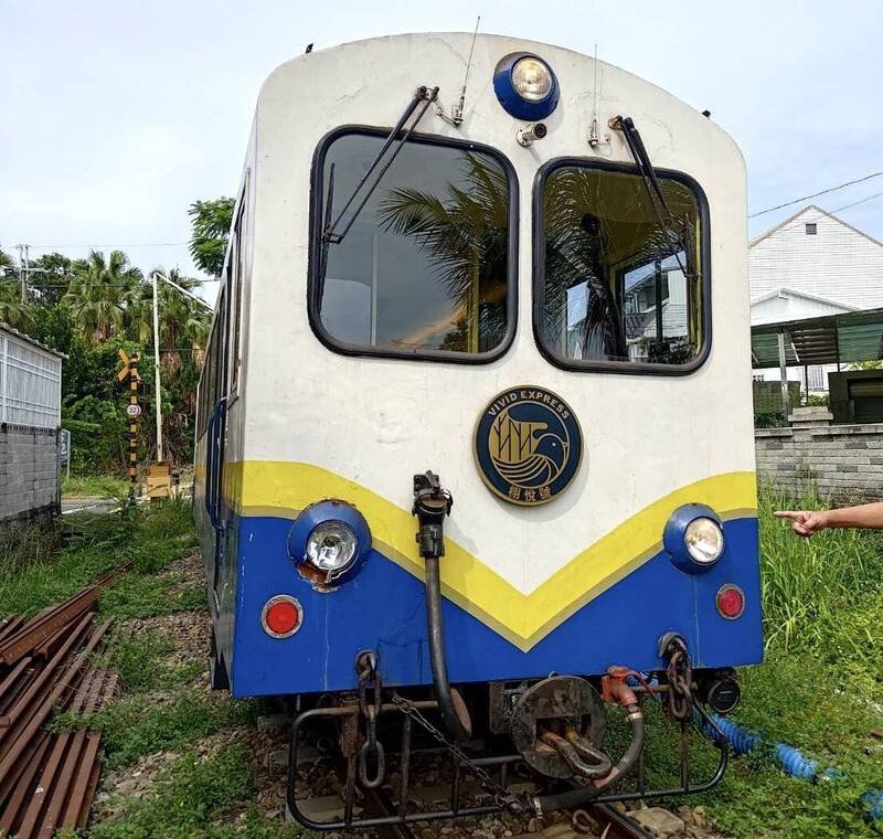 栩悦号撞到断掉的遮断杆「破相了」。(阿里山林铁处提供) 栩悦号撞到断掉的遮断杆「破相了」。(阿里山林铁处提供)