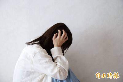 台中一名色继父,趁12岁继女熟睡性侵得逞,还造成她怀孕产子,台中高分院法官认为恶性重大,撤销一审判决,改判7年6月徒刑。示意图。(资料照) 台中一名色继父,趁12岁继女熟睡性侵得逞,还造成她怀孕产子,台中高分院法官认为恶性重大,撤销一审判决,改判7年6月徒刑。示意图。(资料照)