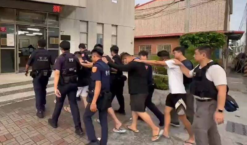 高雄发生斗殴事件,警方法办5人。(读者提供) 高雄发生斗殴事件,警方法办5人。(读者提供)