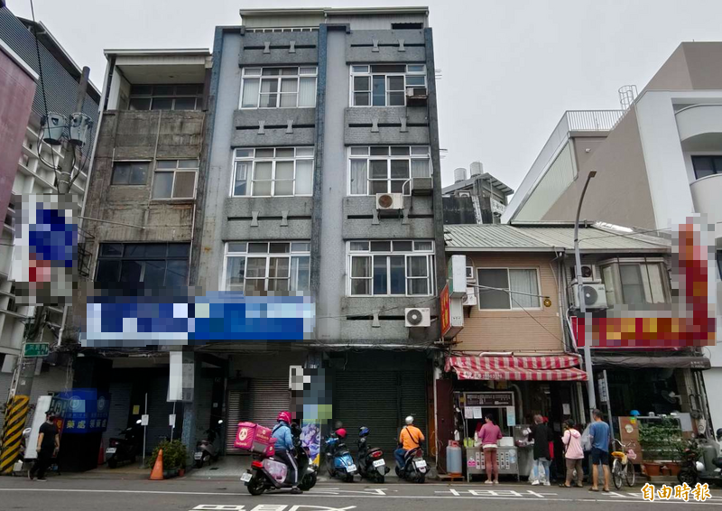 丰原五口命案透天厝人去楼空。(记者张轩哲摄) 丰原五口命案透天厝人去楼空。(记者张轩哲摄)