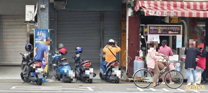 丰原五口命案军用品店已清理完毕,铁门深锁。(记者张轩哲摄) 丰原五口命案军用品店已清理完毕,铁门深锁。(记者张轩哲摄)