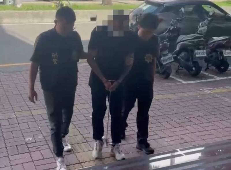 基隆地院近日审结,认定林男触犯非法持有非制式手枪及杀人未遂罪,判处有期徒刑12年。(屏东警分局提供) 基隆地院近日审结,认定林男触犯非法持有非制式手枪及杀人未遂罪,判处有期徒刑12年。(屏东警分局提供)