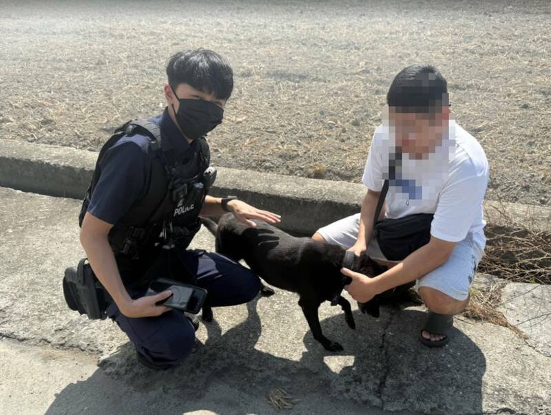 潭子区1处资源回收场发生火灾，庄姓民众的爱犬受困附近工厂，员警协助寻回。（图由民众提供）