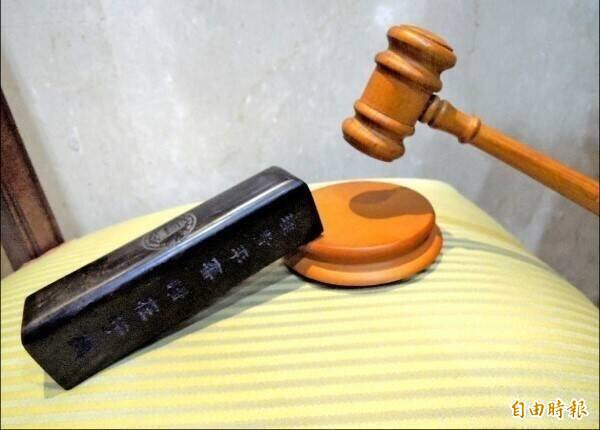 女军官伪造体检表留营遭起诉。示意图。（资料照）