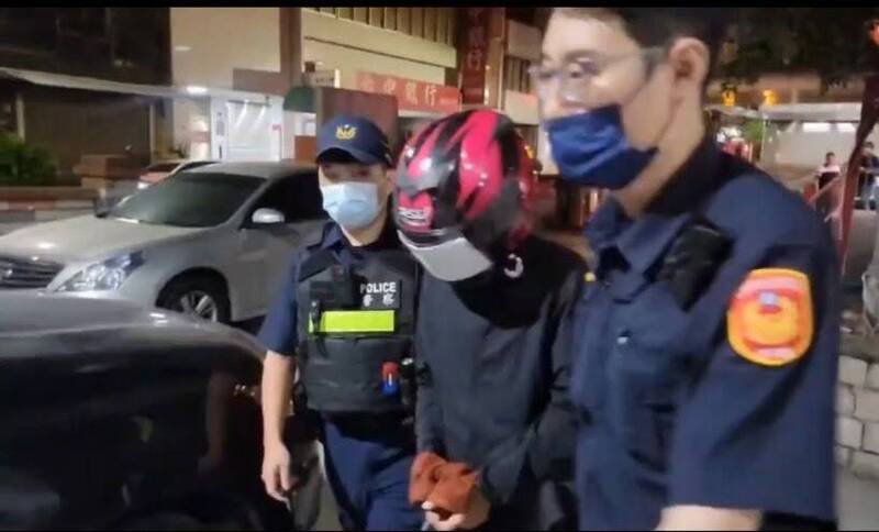 许男3日晚间被移送台中地检署侦办。（民众提供）