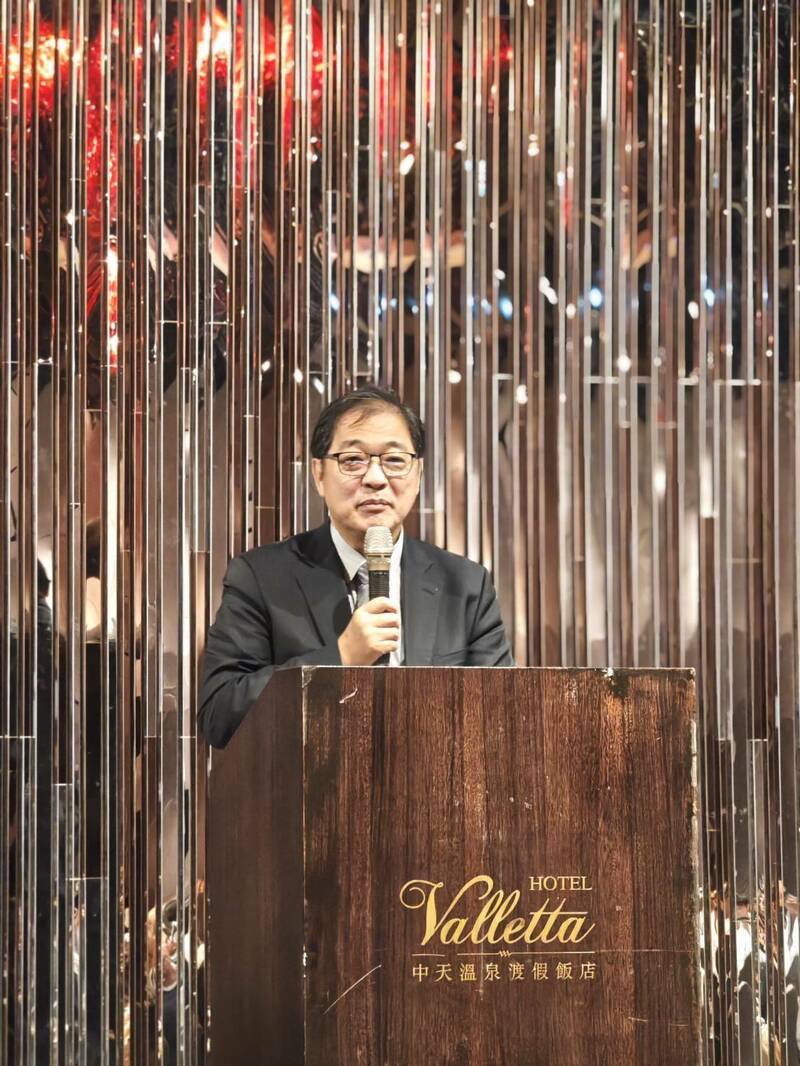 法务部长郑铭谦表示，高检署推行的「可疑帐户预警中心机制」，自推行起迄今年9月止，在金融机构人员前端的即时关怀、拦阻与通报，结合执法人员溯源查缉下，成功拦阻及警示帐户余额共9亿4千余万元。（高检署提供）