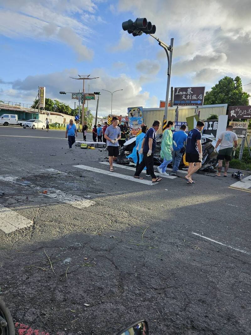 恒春麦当劳前重大车祸事故。（民众提供）