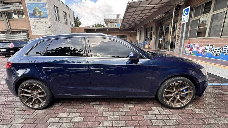 另案查扣的奥迪休旅车也同日拍卖。（屏东执行分署提供）