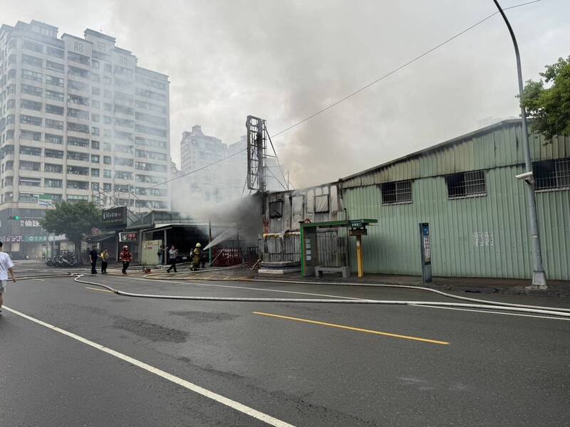 大火在约30分钟内被扑灭。（民众提供）