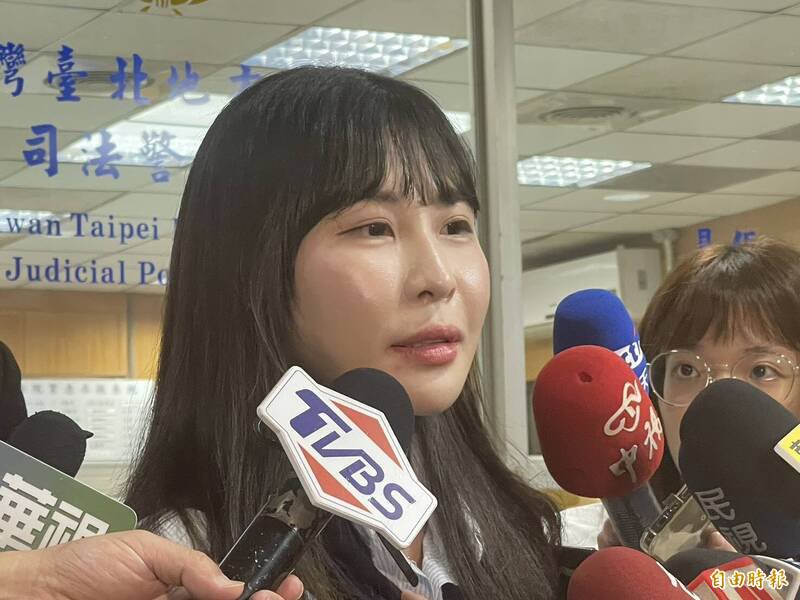 网红「仙塔律师」李宜諪涉嫌帮助诈团泄密、洗钱，台北地院今开庭。 （记者张文川摄）