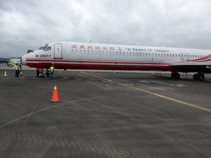 MD-82型客机编号B-28017，原由航空零件公司威硕精密实业得标，但因积欠场站停留费约900万元，航机再度拍卖。（资料照）