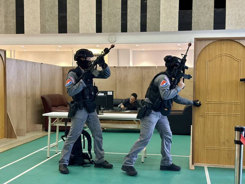 特勤警力展现战力。（记者王冠仁翻摄）