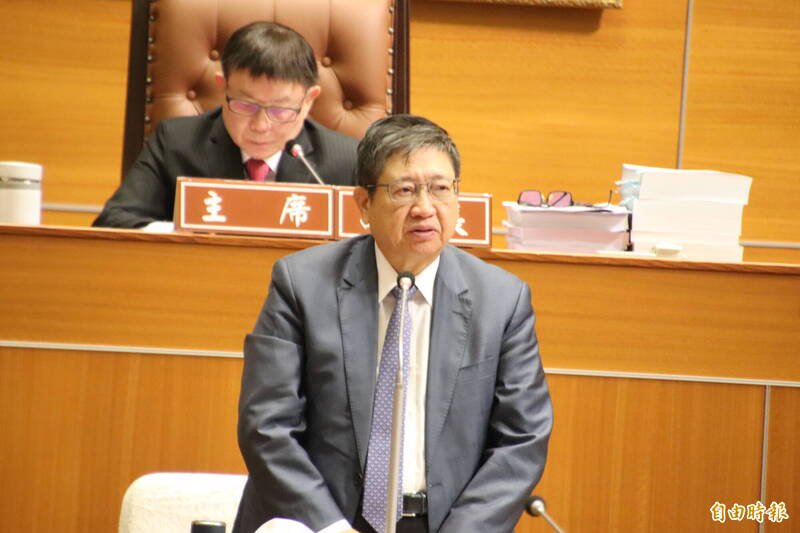 新竹县长杨文科说，他会请相关单位积极稽查及查缉，确保休闲运动场馆业者没有扰乱社区安宁或聚赌的情状况。（记者黄美珠摄）