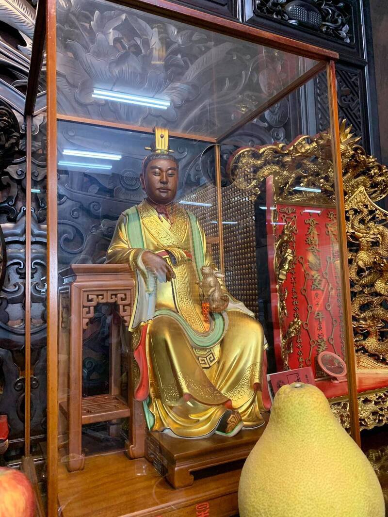 被偷走的卯兔星君是出自大师陈启村之手的雕刻作品。（九龙太子宫提供）