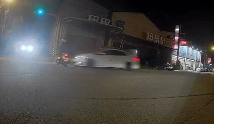 江谢姓男子驾驶轿车碰撞骑机车的陈姓男子。（民众提供）