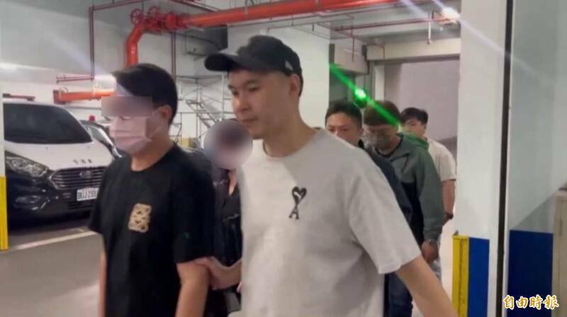 施启仁今下午被押解至士林地院，出席币想洗钱案审理准备程序，辩护团队包括前检察官、今年8月刚转职律师的庄胜博。（资料照）