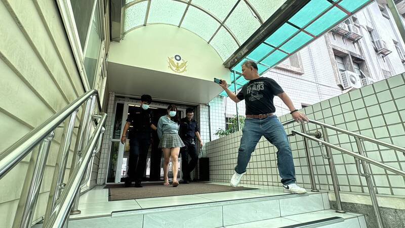 曾男纵火后身穿女装到派出所自首。（资料照）