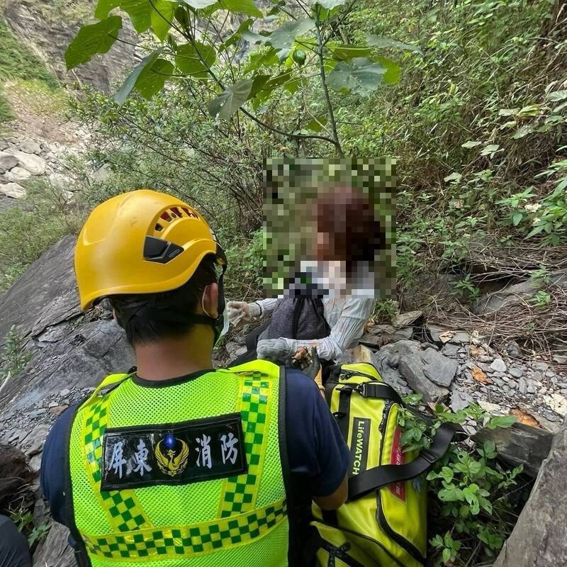 女子疑似颅底骨折。（屏东县消防局提供）