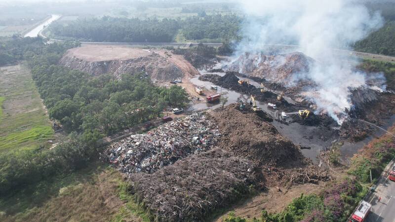 后壁乌树林废弃物暂置场，环保局24日（周一）空拍现场。（南市环保局提供）