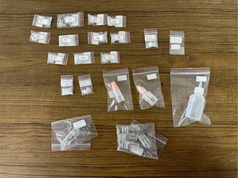 警方搜出丧失烟弹、安非他命、K他命等毒品。（记者姚岳宏翻摄）
