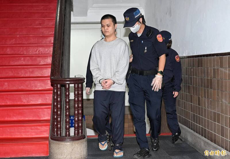 高院开庭提审杀害妻子、岳母和继子的凶嫌张泓毅。（记者张嘉明摄）