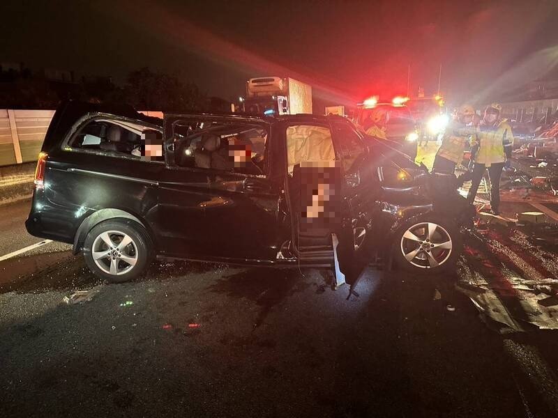 国道1号重大车祸，1死9伤。（民众提供）