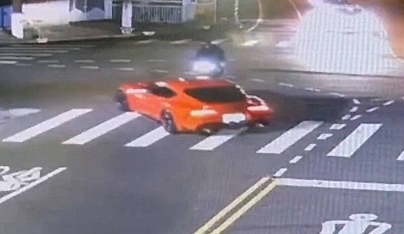 彰化139线昨晚传出重机与「牛魔王」超跑路口碰撞意外。（民众提供）