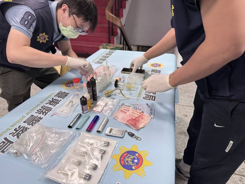台东警方在海滨公园破获住家掩护的毒窟。（记者黄明堂翻摄）