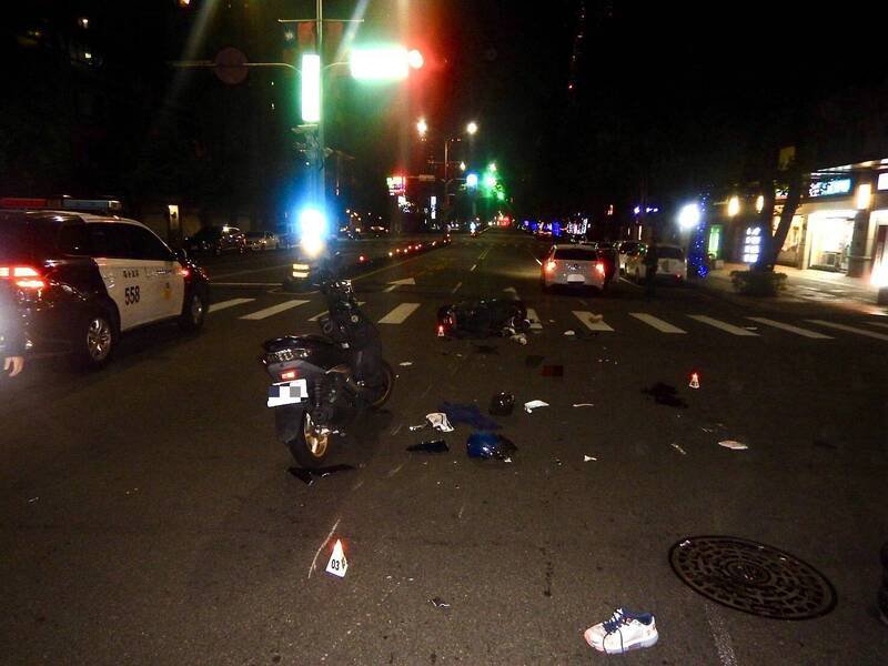 事故现场一片狼藉，令人怵目惊心。（民众提供）