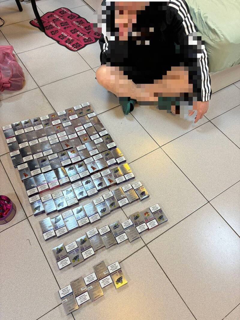 苗栗警方查扣烟弹等物。（警方提供）