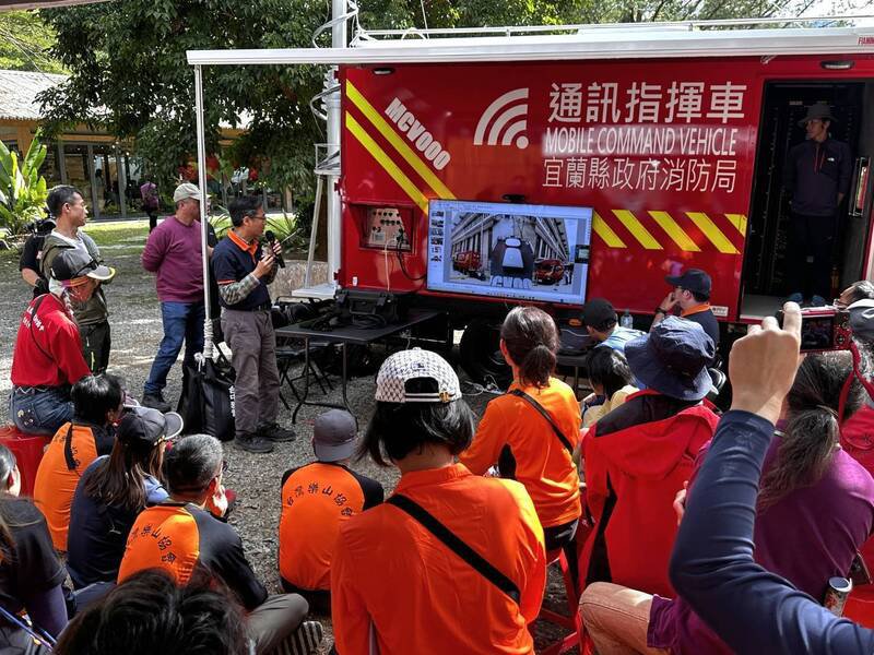内政部消防署昨日起于台中市和平区，举办「114年跨机关公私协力山域事故救援训练及演练」。（记者郑景议翻摄）