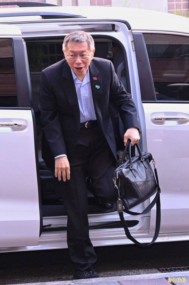 前台北市长柯文哲一早抵达北院出庭。（记者刘信德摄）