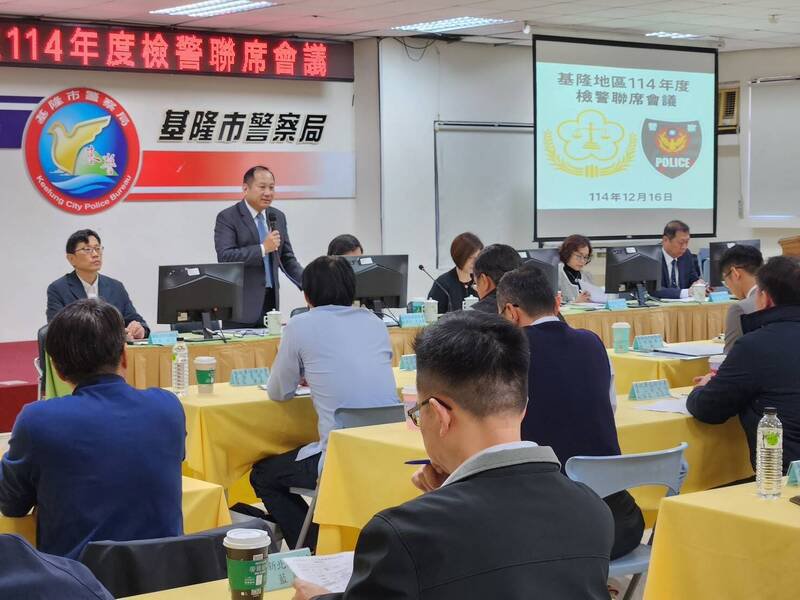 基隆市警察局长林信雄（左2）强调，将善用科技侦查与跨机关联防机制，精进犯罪防制策略，守护市民人身与财产安全。（记者林嘉东翻摄）