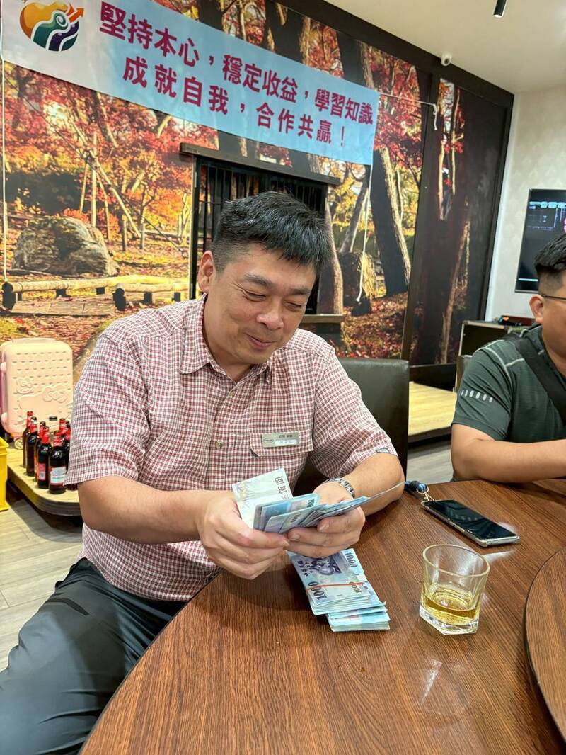 检方指控洪育仁主持诈骗集团，涉非法收受存款与销售境外基金，法院认嫌疑重大且有勾串灭证之虞，裁定羁押禁见。（民众提供）