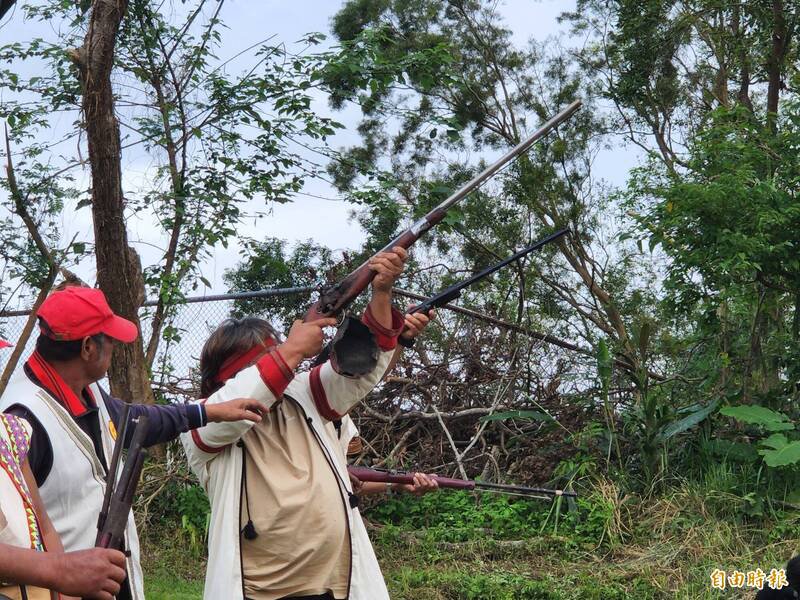 原住民过去传统自制猎枪常有膛炸、走火及误击意外，新制实施后，已申请许可的旧枪仍可继续使用。（记者花孟璟摄）