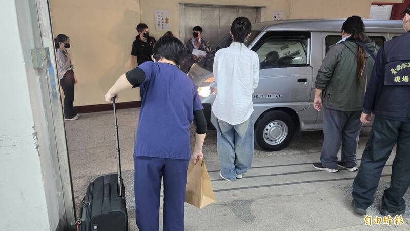 方姓5月男婴死亡案，方姓父亲与另名凌姓被告遭声押，法院裁定羁押禁见。（记者王捷摄）