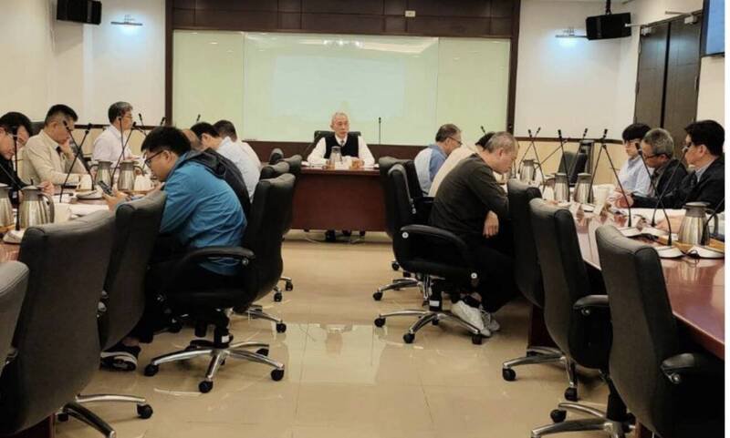 新竹地检署成立防范恐怖攻击应变的专责小组，今天上午邀集辖内县、市警察机关及相关治安单位召开联系会议。（图由新竹地检署提供）