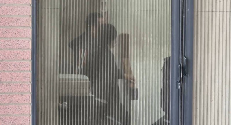 检廉调人员于24日上午到南市消防局有关办公室搜查。（民众提供）