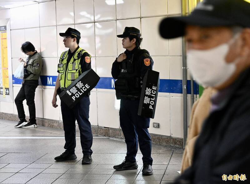 27岁通缉犯张文19日犯下震惊全国的随机杀人案，搞得人心惶惶，警方昨在北捷台北车站内外严密巡查，加强戒备。（资料照）
