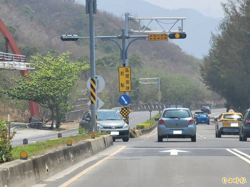 往垦丁沿途不但有固定测速照相，还有区间测速。（记者叶永骞摄）