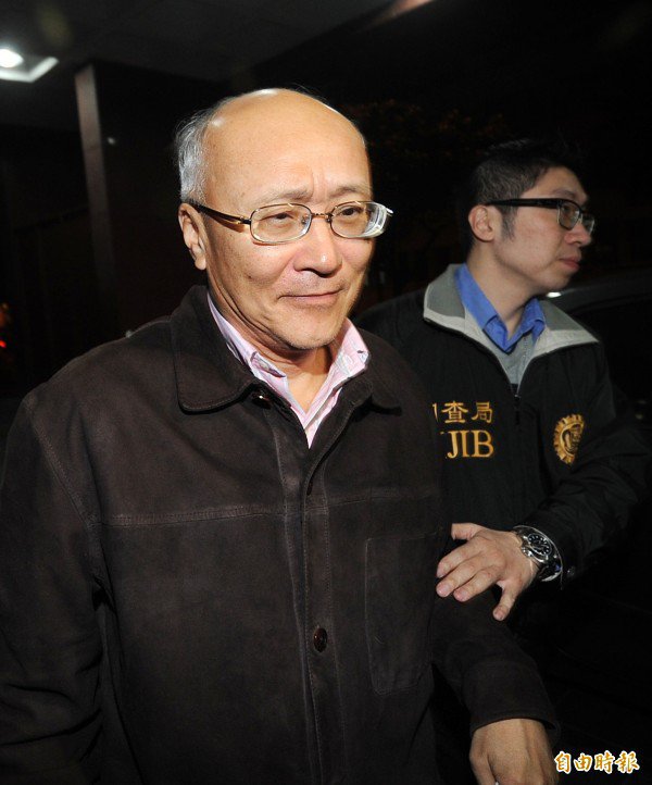 检调侦办台苯公司掏空案，昨日约谈前董事长张钟潜（左）。（资料照，记者方宾照摄）