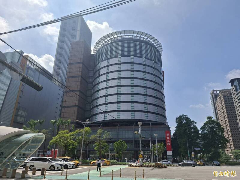 针对遭气爆案遭检方起诉，新光三越除了表达歉意，并表示尊重。（记者苏金凤摄）